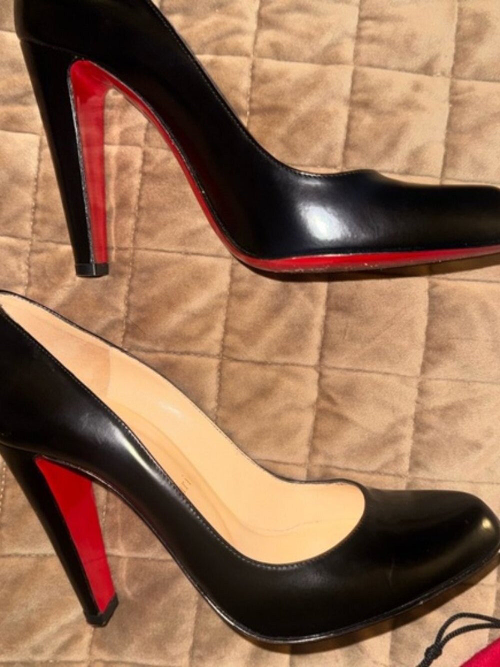 christian louboutin black décolleté